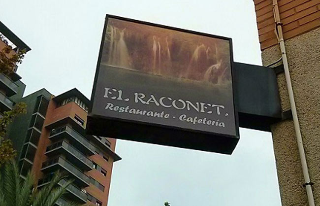 Cafetería Restaurante EL Raconet en la Calle Ingeniero José Sirera 2, tapas y cenas de grupos. Realizamos la banderola de la fachada.