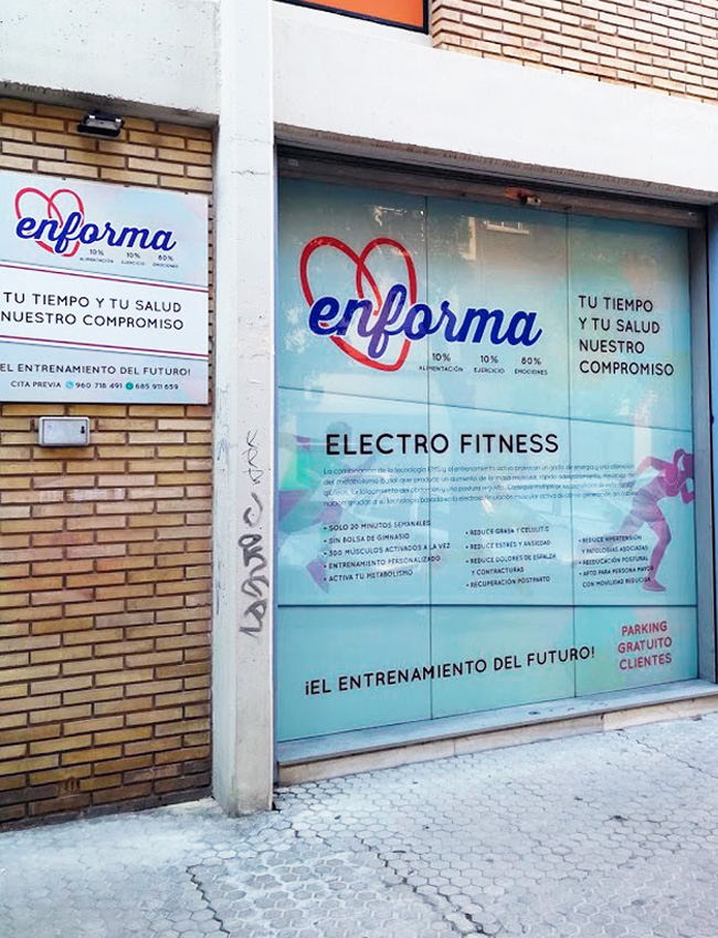 Centro de Electro Fitness en Valencia, realizamos en vinilo del escaparate del centro.