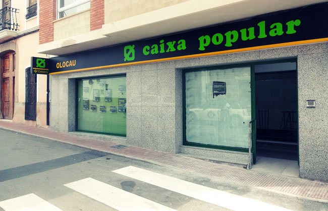 Caixa Popular de Olocau, Rótulo Exterior iluminado.